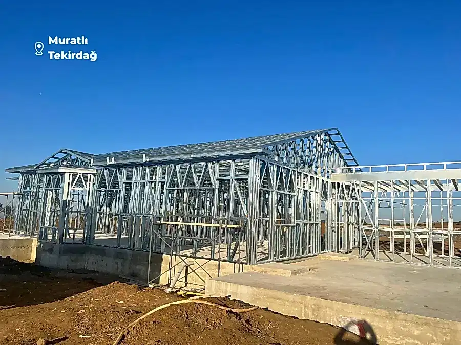 Tekirdağ Muratlı’da çelik karkas prefabrik ev yapım aşaması – Hibrit Design