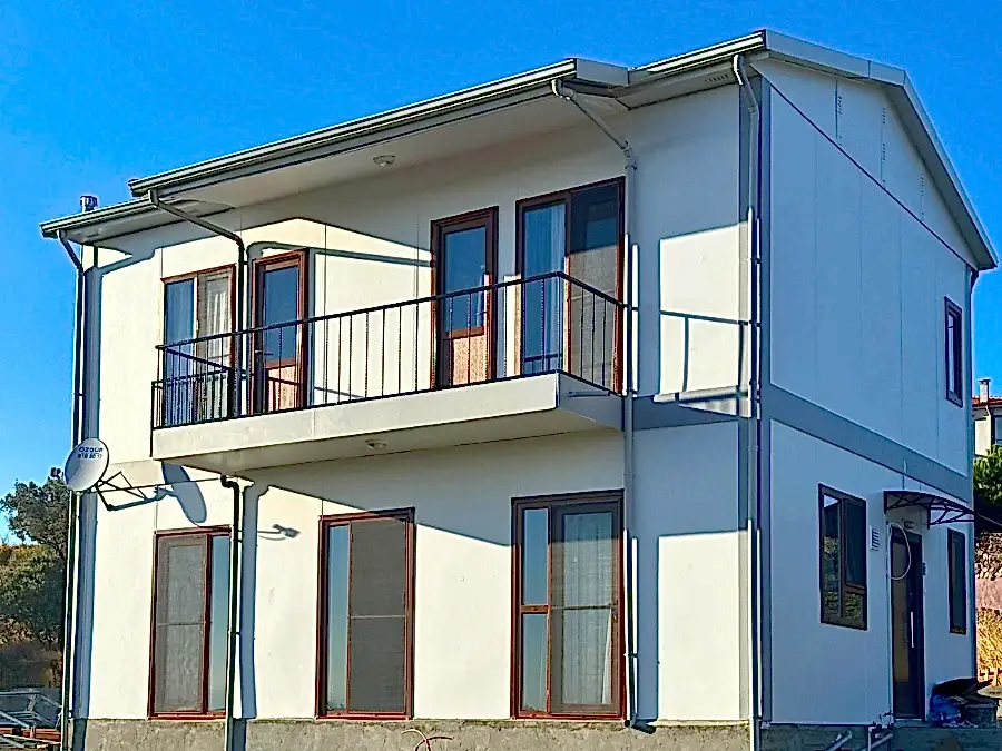 Sarkoy Eriklice Iki Katli Prefabrik Dış Mekân – Prefabrik / Çelik Ev